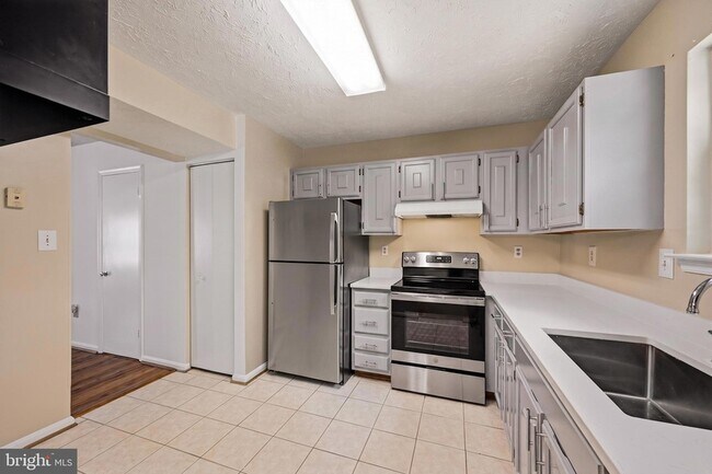 Building Photo - 16 Meadowside Ct