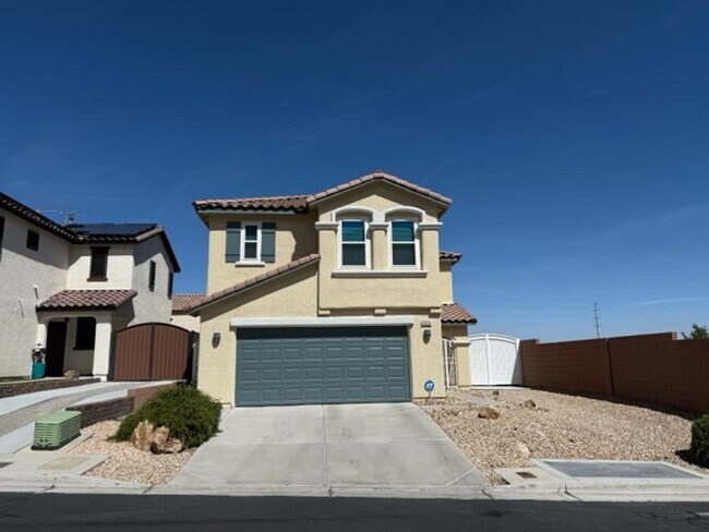 Primary Photo - Spacious 4-Bedroom Home with Loft, Views &...