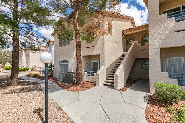 Building Photo - CUTE AND COZY 1 BEDROOM UNIT WITH TONS OF UPGRADES*COMMUNITY AMENITIES*