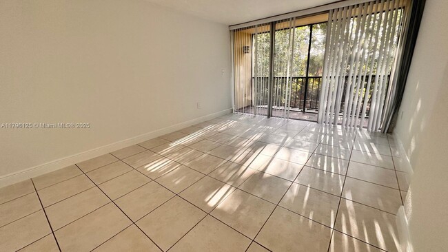 Building Photo - 8870 Fontainebleau Blvd