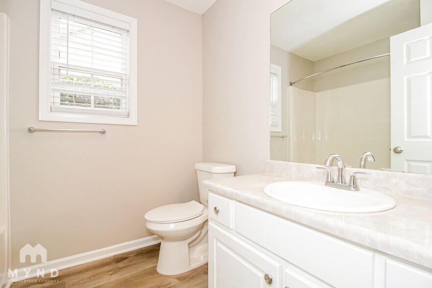 Building Photo - 142 Hunterian Pl