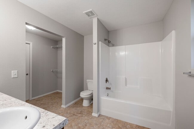 Building Photo - 3 bedroom home - Willard School District