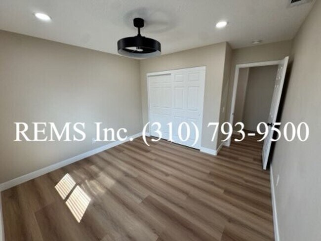 Building Photo - Remodeled Hersperia Front House with Laundry and Parking