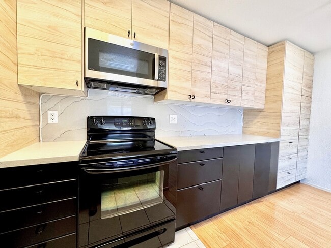 Building Photo - 1400 Carpentier St