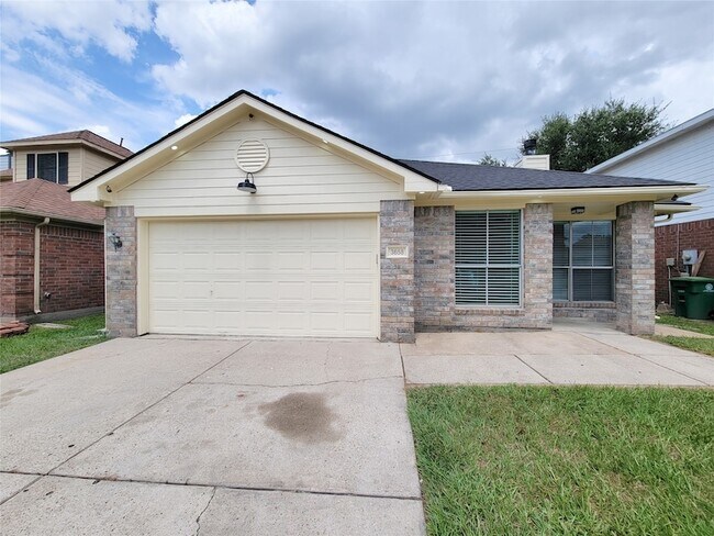 Building Photo - 3658 Villa Glen Dr