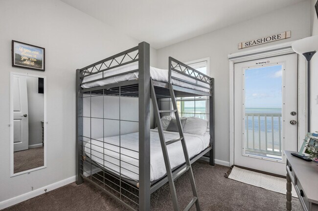 Building Photo - 106 Las Joyas Blvd