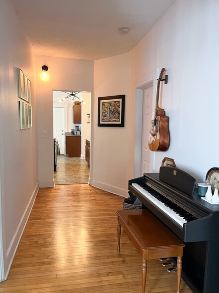 Building Photo - 3148 Columbus Ave