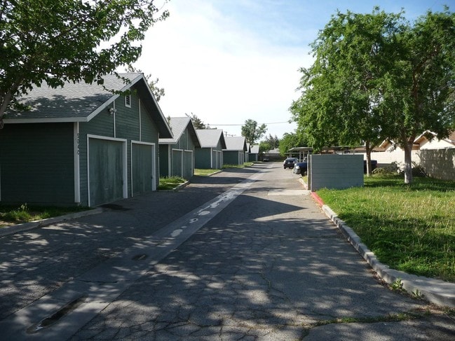 Building Photo - 504 W Avenue J4