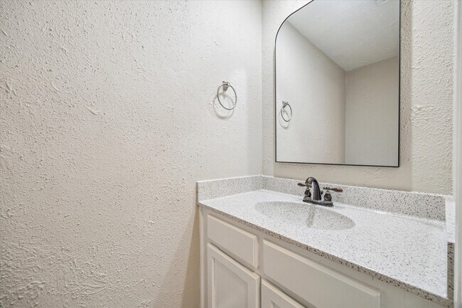 Building Photo - 10311 Richmond Hill Dr