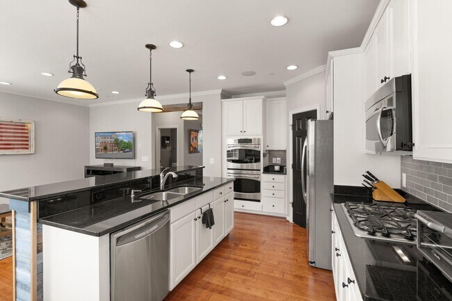 Building Photo - 9502 Lee Ct