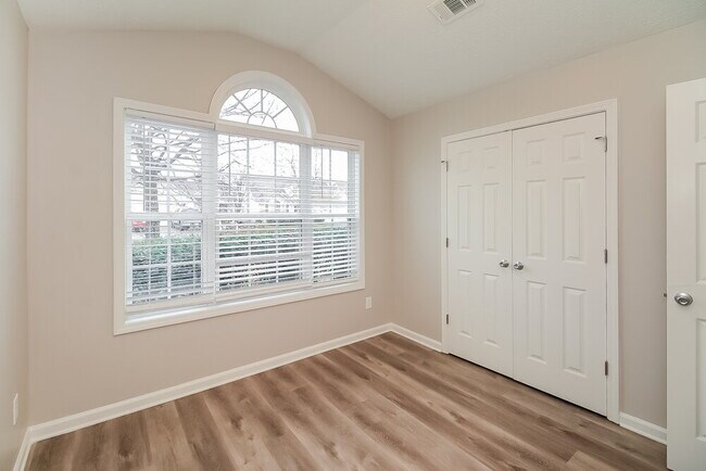 Building Photo - 1500 Logan Ln