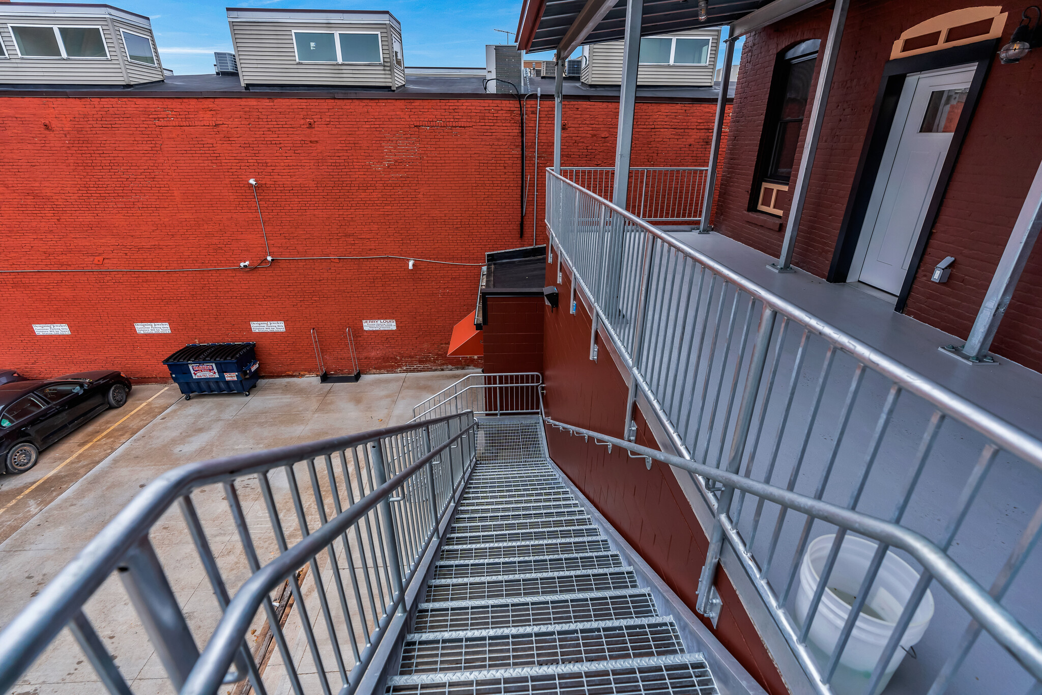 Building Photo - 316 4th St S