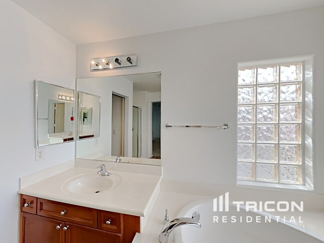 Building Photo - 7608 Symmetry Ct