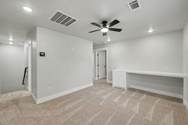 Building Photo - 116 Sun City Ln