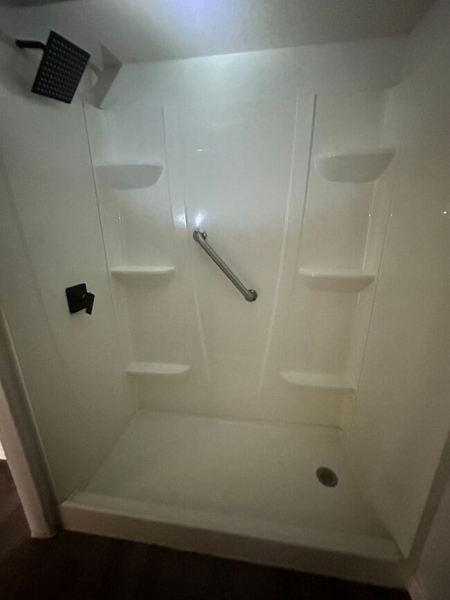 Building Photo - 3-bed/2-bath on 1 acre!