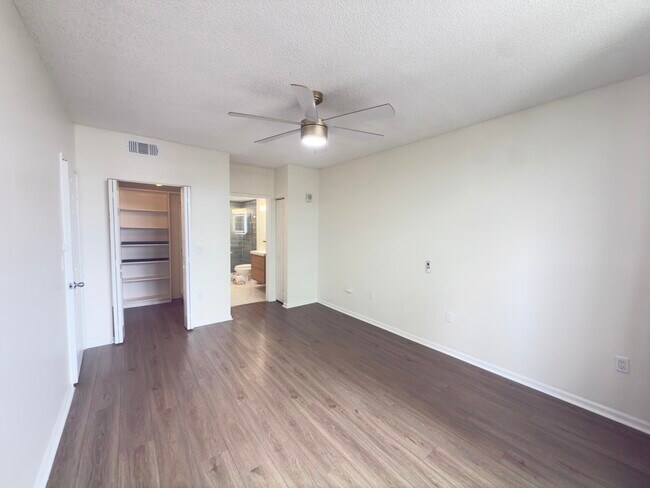 Building Photo - 630 S Sapodilla Ave
