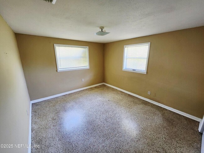 Building Photo - 6067 Longchamp Dr