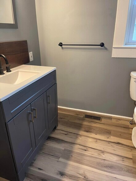 Building Photo - 308 5th St