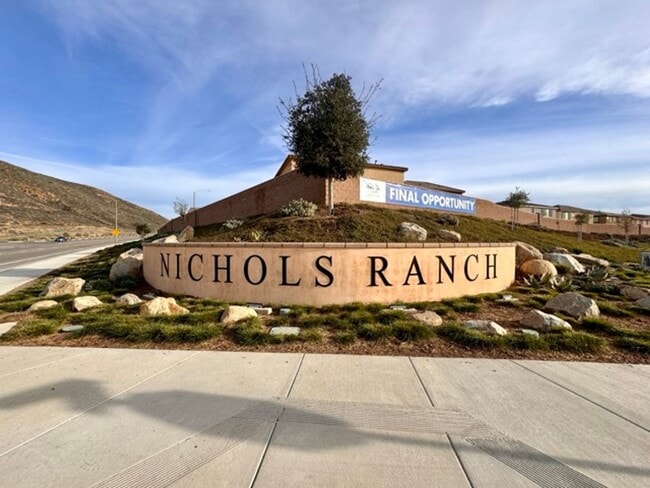 Building Photo - MOVE IN SPECIAL! $1000 off 1st month rent if you move in the month of January! Spacious 4 Bedroom...