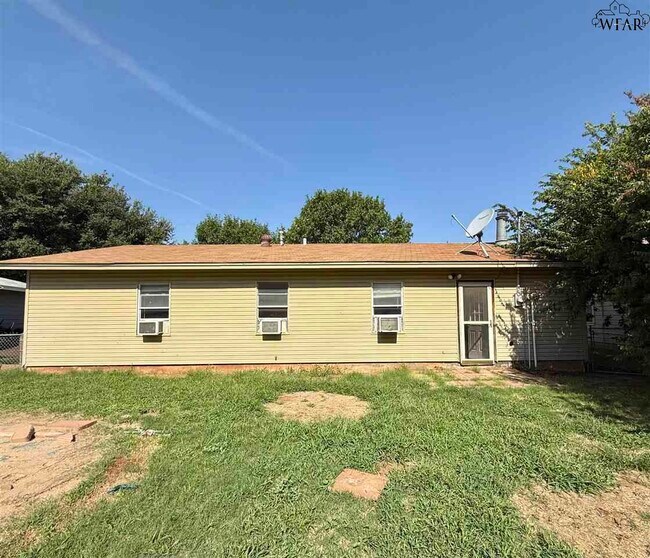 Building Photo - 1405 Tanbark Rd