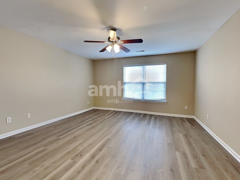 Building Photo - 250 Westbrooke Rd