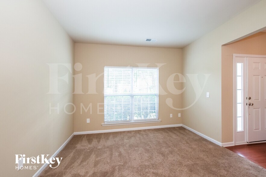 Building Photo - 9730 Loughlin Ln