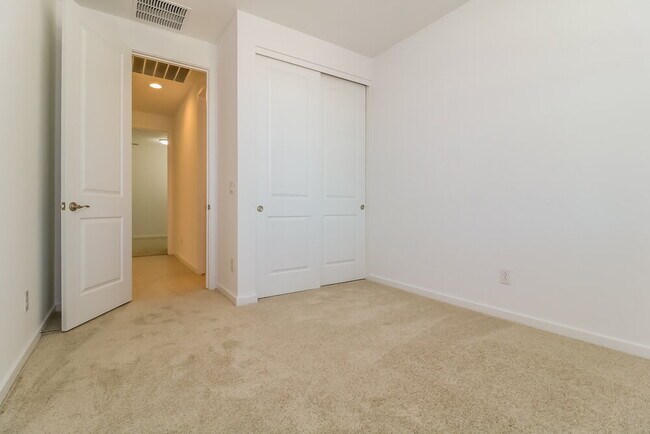 Building Photo - 4426 S 111th Dr