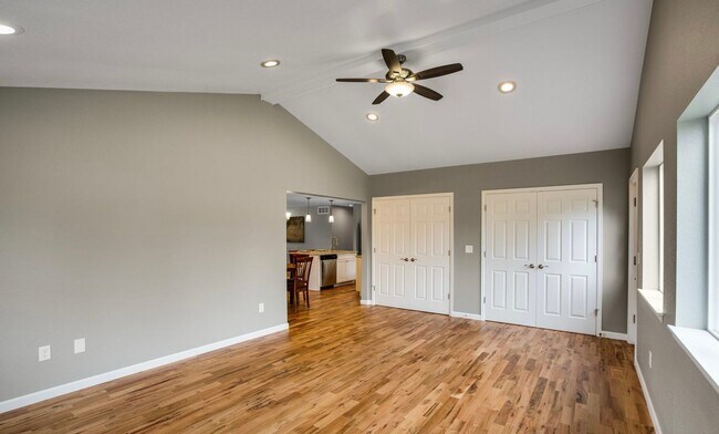 Building Photo - Modern 3 Bedroom 1 Bath Near Downtown Longmont!