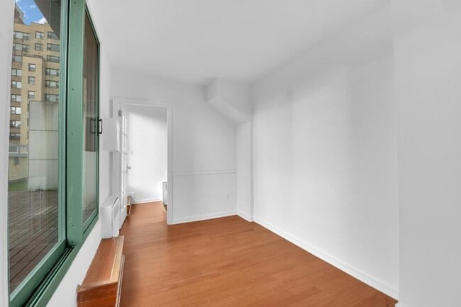 Building Photo - 4 bedroom in New York NY 10010
