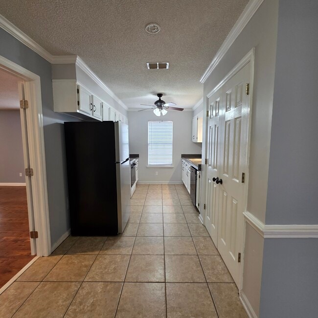 Building Photo - 105 Tall Pines Dr