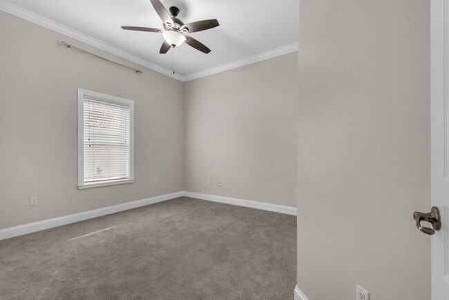 Building Photo - MOVE IN SPECIAL: 30% OFF FIRST MONTHS RENT -- Spacious unfurnished 4B/3B home in Gated Community ...