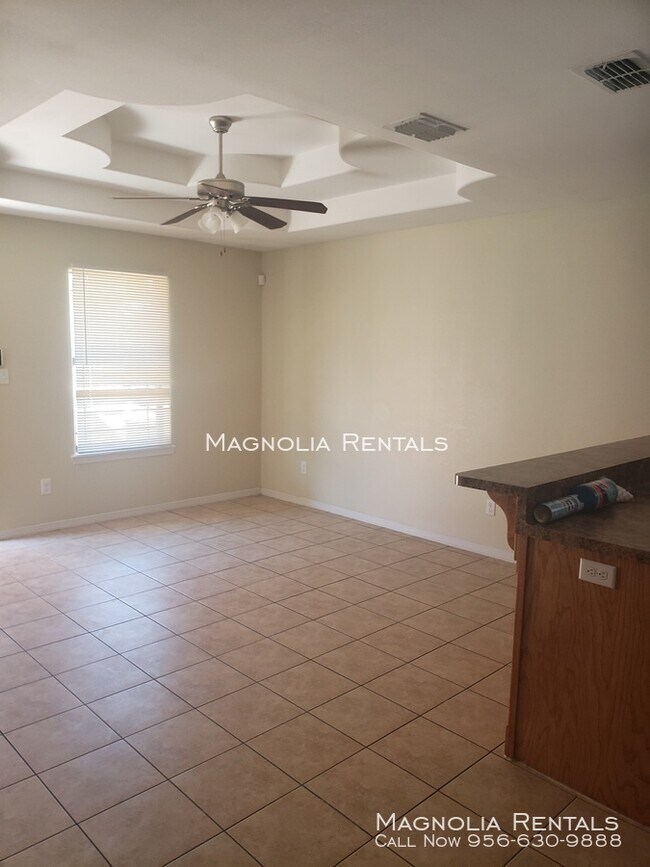 Building Photo - Mission Apartments