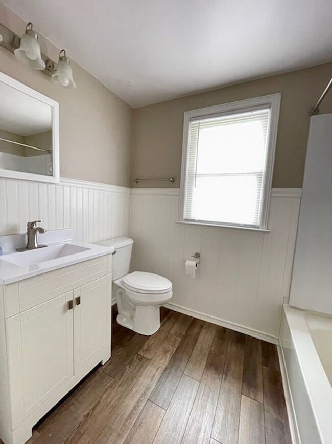Building Photo - WOODLAND - Exceptional 2 Bedroom Available!