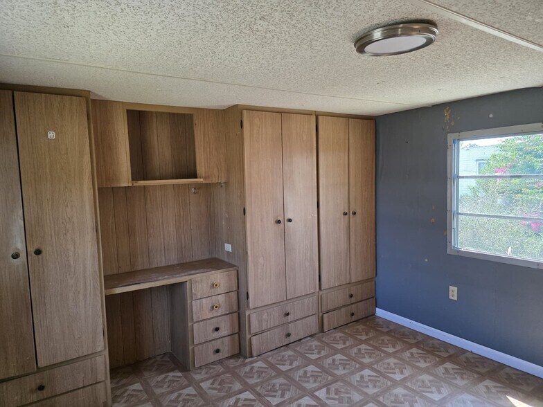 Building Photo - 2127 Twin Brooks Rd