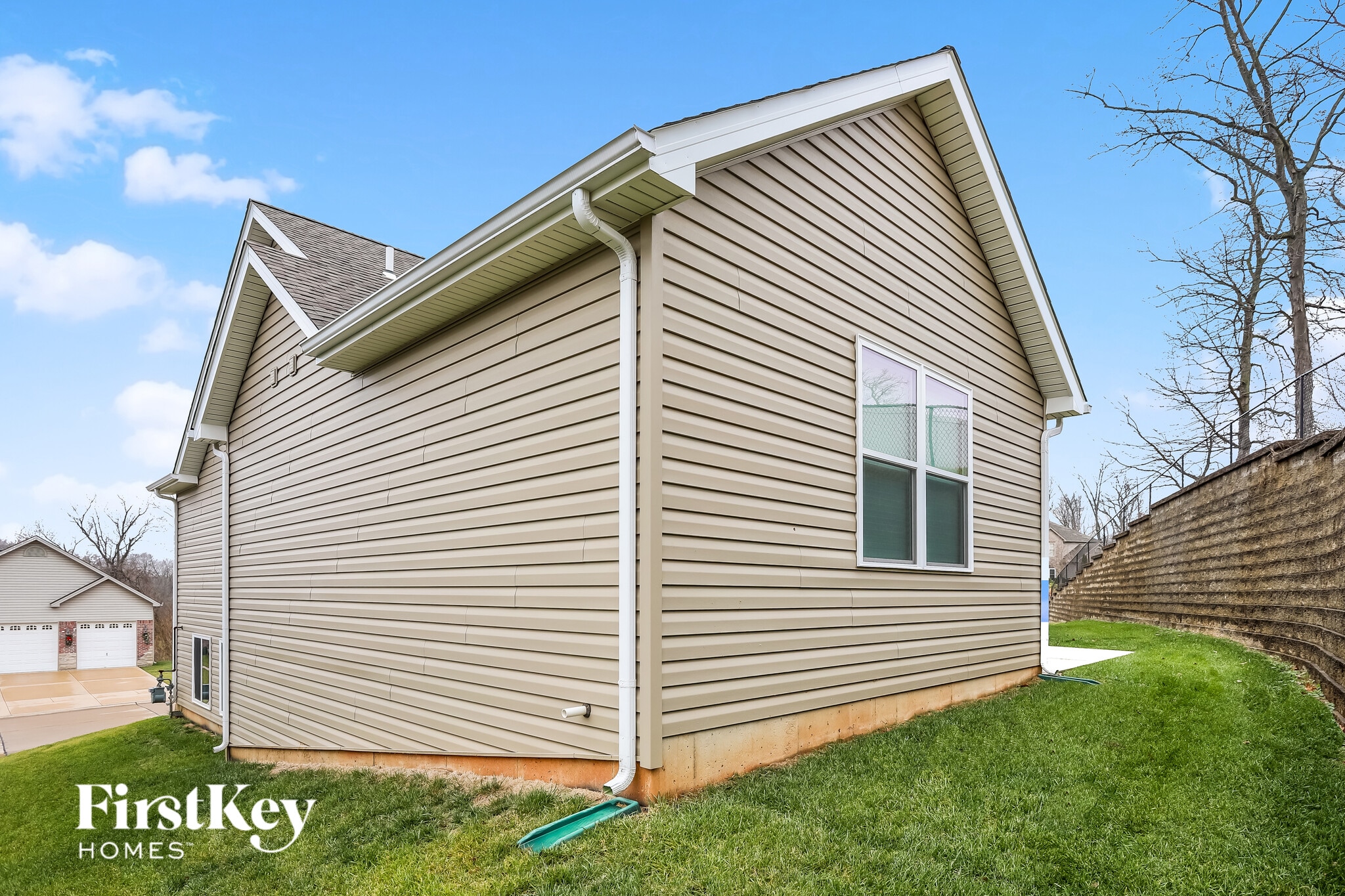 Building Photo - 415 Bittersweet Dr