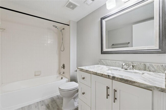 Building Photo - 930 Loch Carron Dr