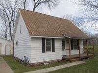 Building Photo - Spacious and Private 4-bed, 3-bath House in Desirable Highland Park Neighborhood of St. Paul!