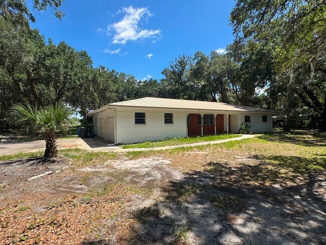 Building Photo - No HOA. Oversized 3/2 Home. NEW PHOTOS COMING SOON