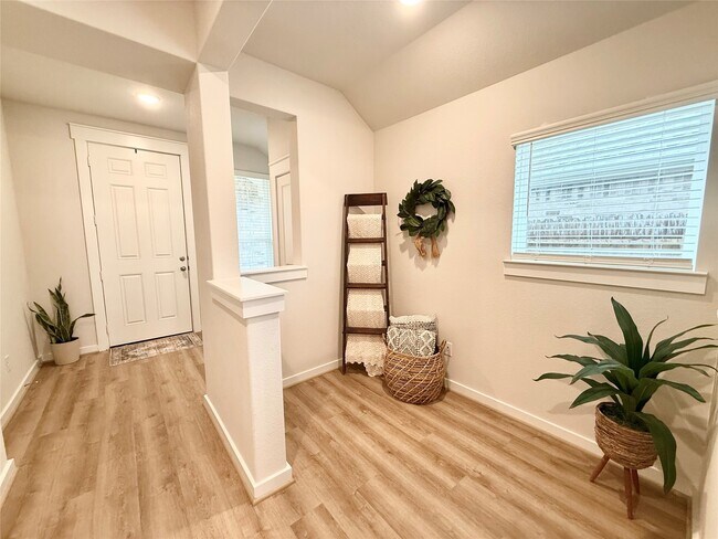 Building Photo - 7534 Coral Ter Dr
