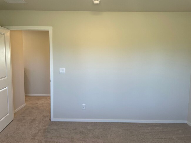 Building Photo - HALF OFF FIRST MONTHS RENT 3 Bed 2.5 Bath ...
