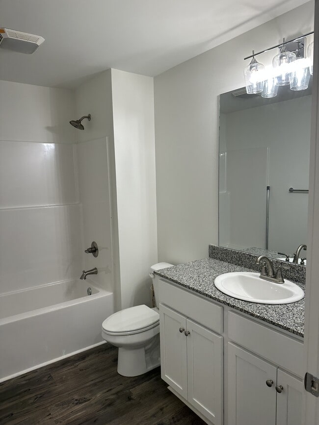 Building Photo - 535 S Forest Ave