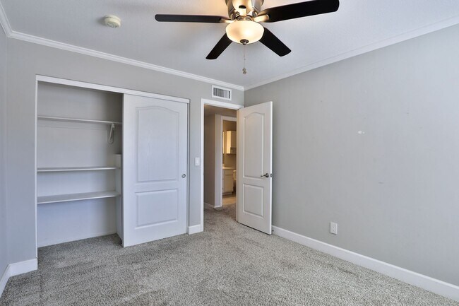 Building Photo - Pet Friendly 5-bedroom, 3 bath Home w/ Pool and Finished Basement