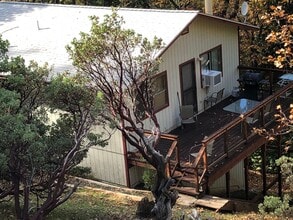 Building Photo - Beautiful Home in the Trees!!!  New Paint ...