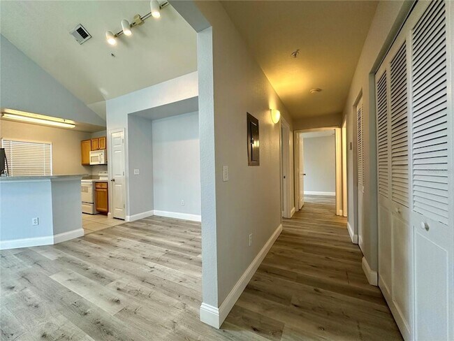 Building Photo - 9141 Lee Vista Blvd