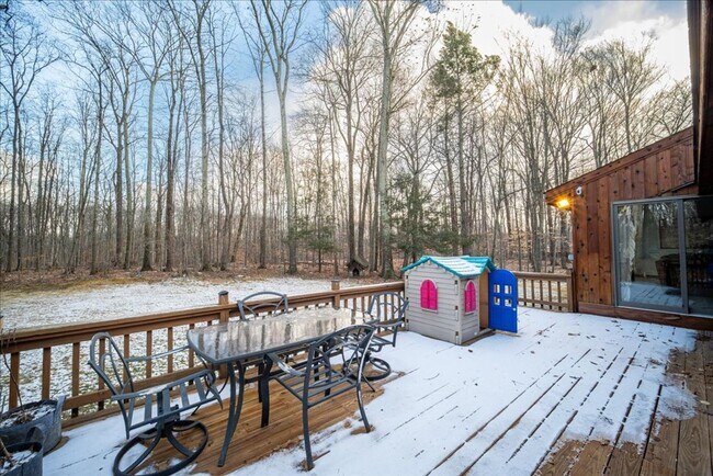 Building Photo - 441 Burlingham Rd