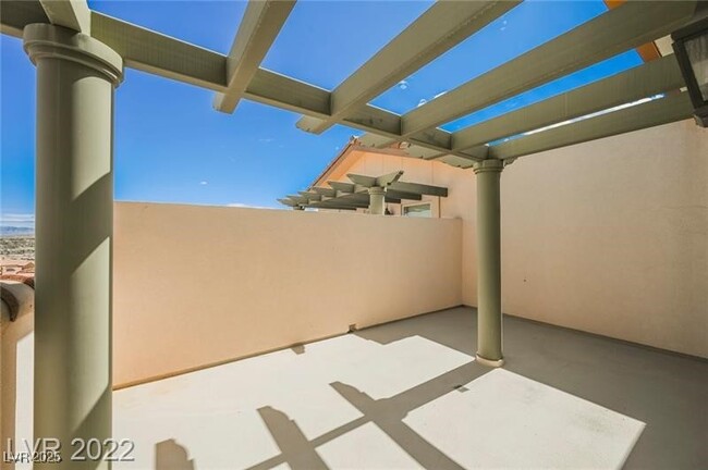 Building Photo - 64 Strada Principale
