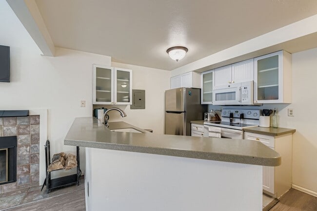 Building Photo - Peaceful 2BR Retreat Near Bobolink Trail