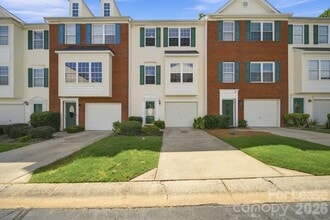 Building Photo - 1526 Royal Auburn Ave