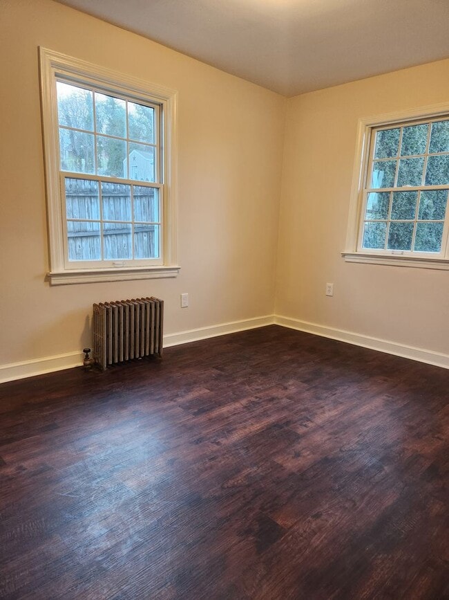 Building Photo - 344 Woodland View Dr