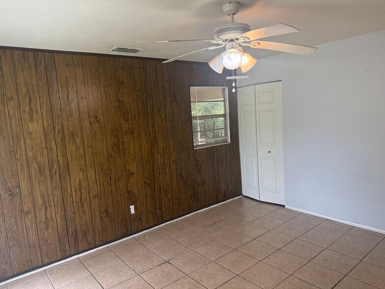Living Room - 1907 Karen Ln
